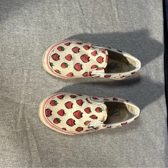 Vans Kids Strawberry Print Slip-On Sneakers - Picture 3 of 9